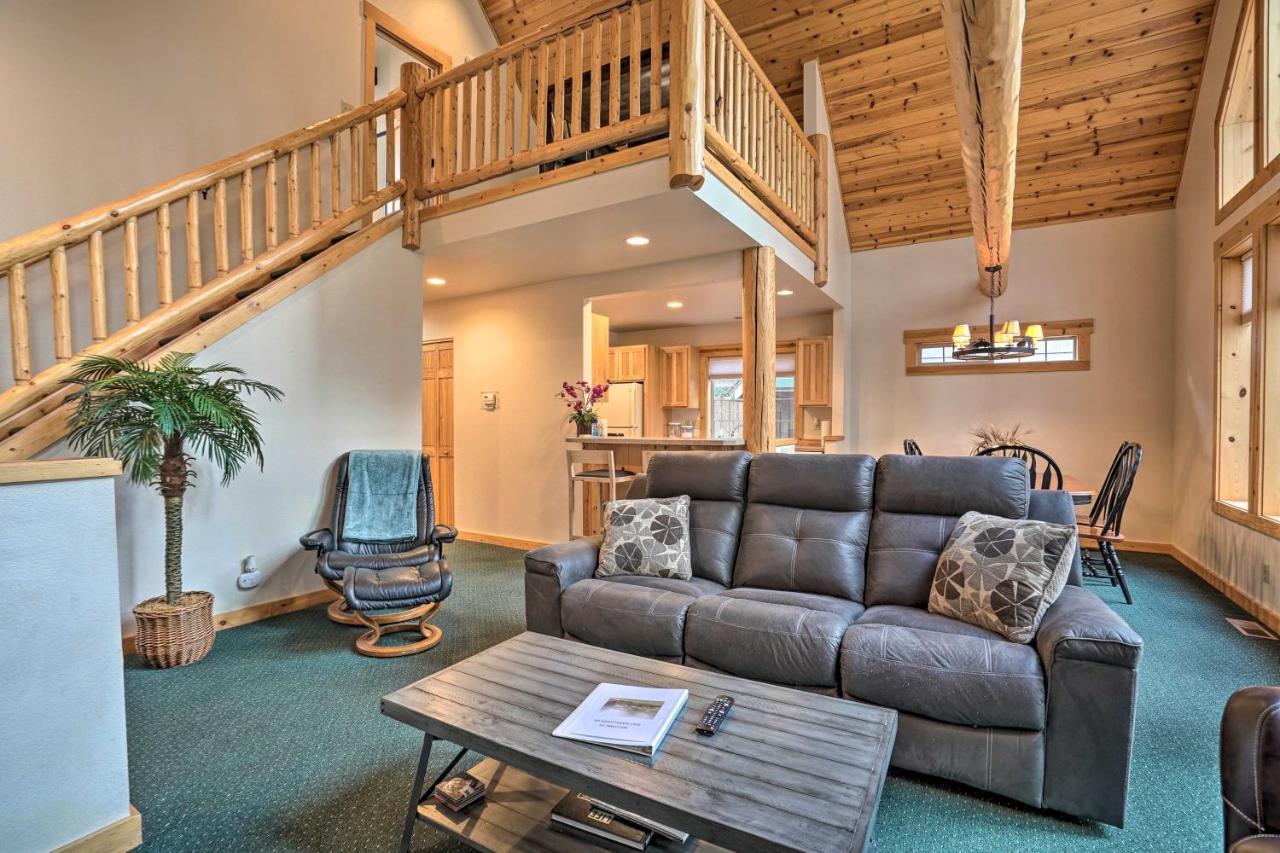 Chalet At Running Y Resort With Wraparound Deck! Klamath Falls Buitenkant foto
