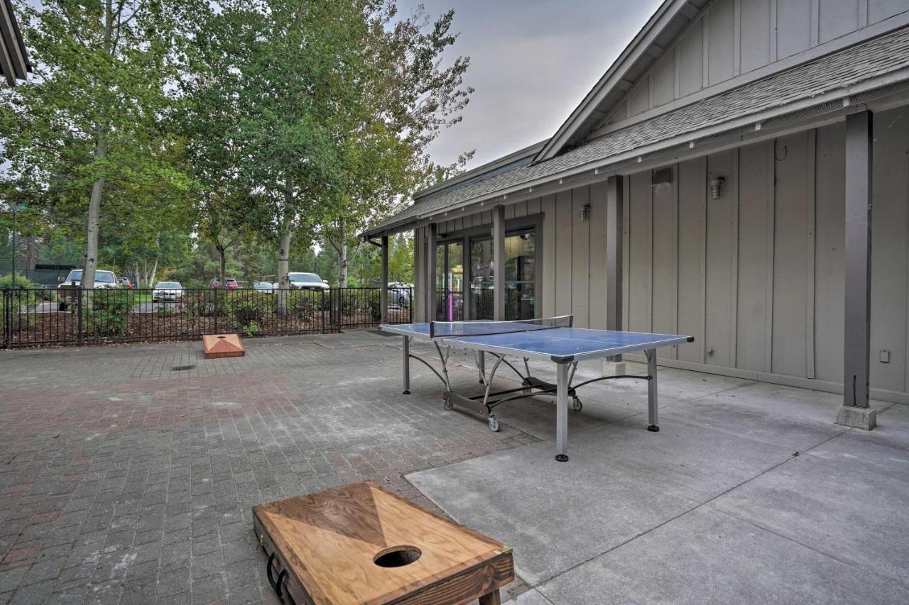 Chalet At Running Y Resort With Wraparound Deck! Klamath Falls Buitenkant foto