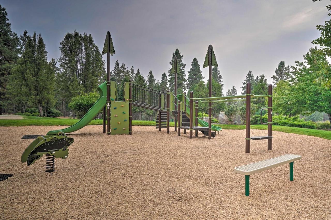Chalet At Running Y Resort With Wraparound Deck! Klamath Falls Buitenkant foto