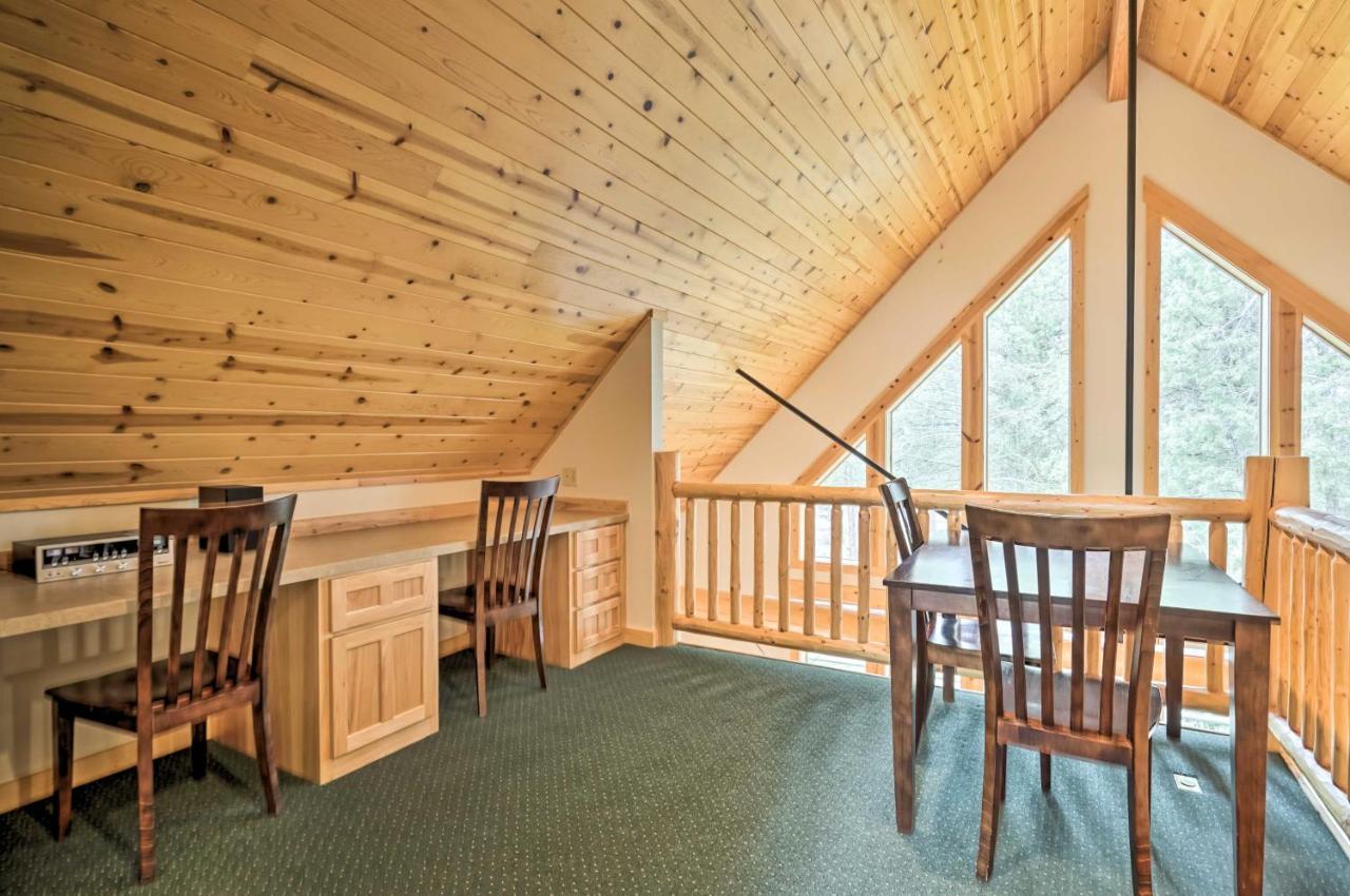 Chalet At Running Y Resort With Wraparound Deck! Klamath Falls Buitenkant foto
