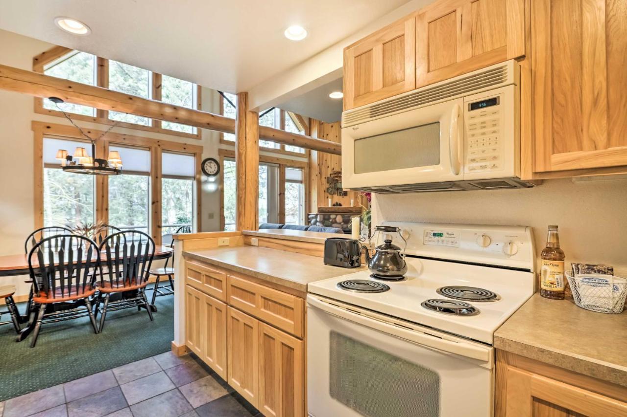 Chalet At Running Y Resort With Wraparound Deck! Klamath Falls Buitenkant foto