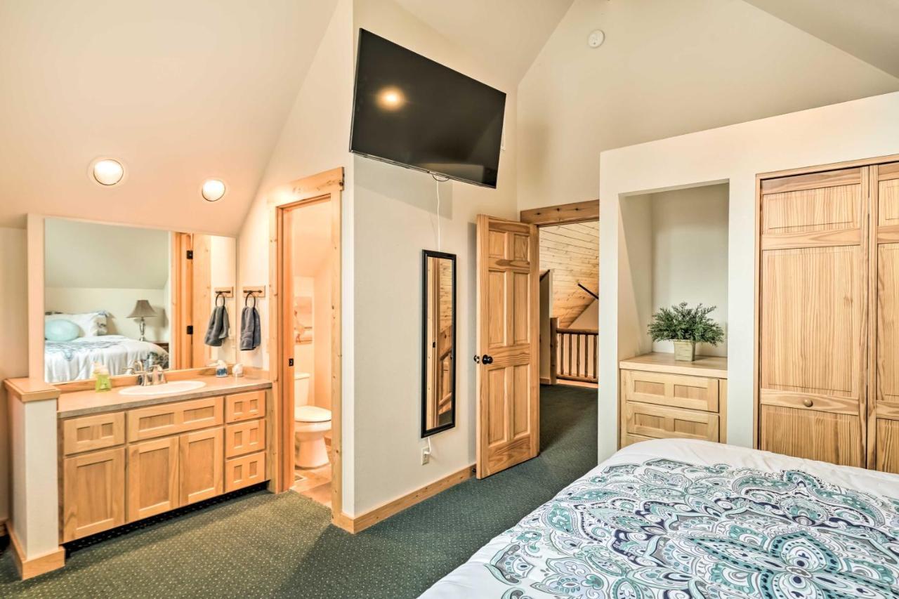 Chalet At Running Y Resort With Wraparound Deck! Klamath Falls Buitenkant foto