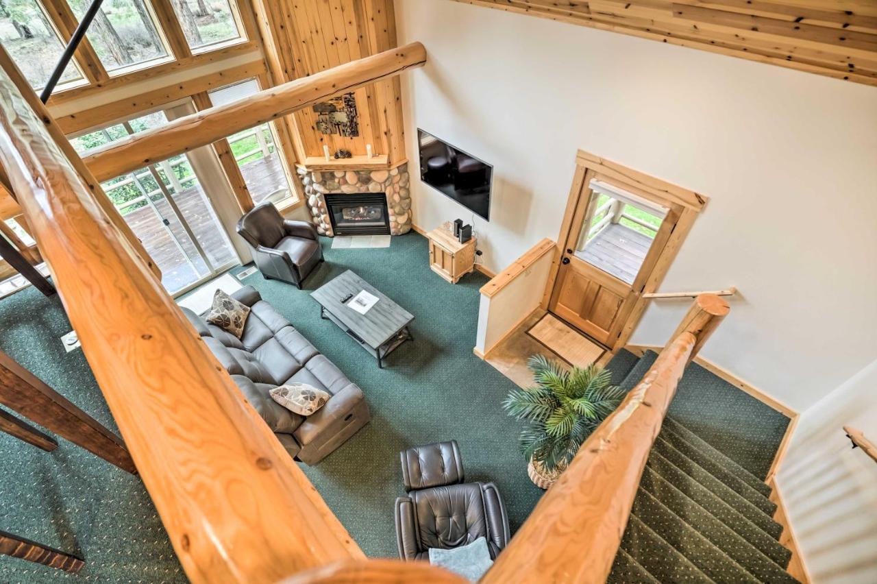 Chalet At Running Y Resort With Wraparound Deck! Klamath Falls Buitenkant foto